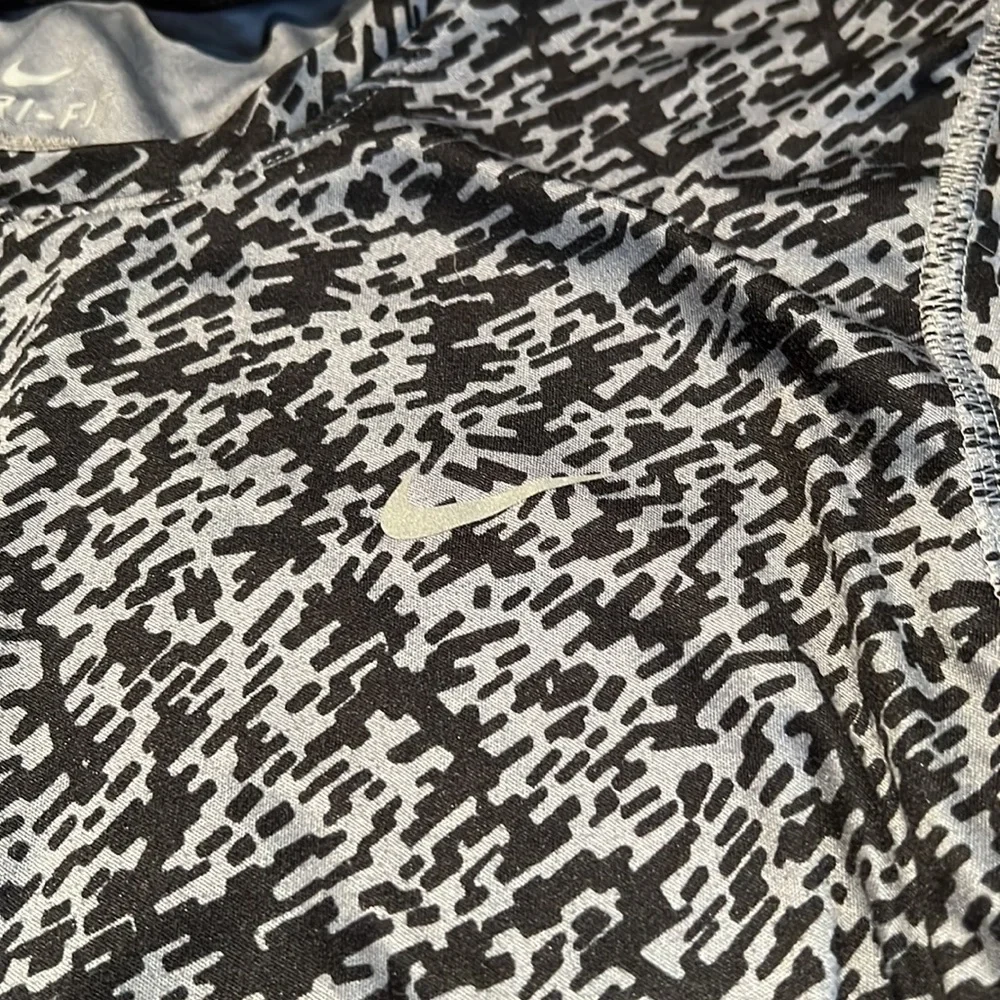 Nike running shirt size medium perfect condition